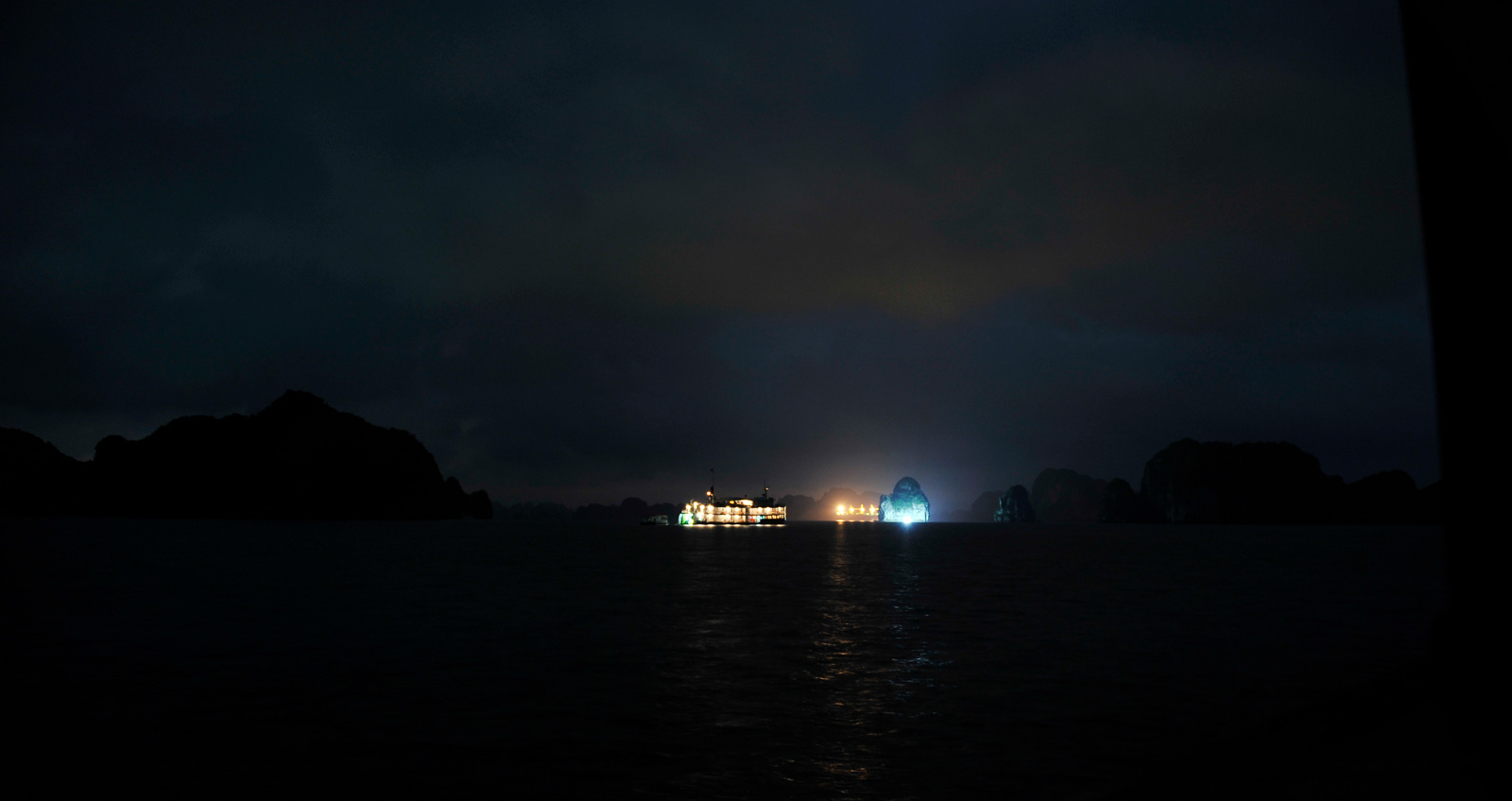 Vietnam [24 mm, 1.6 sec at f / 2.8, ISO 400]